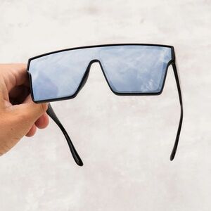 Stylish oversized Black silver Sunglasses TWO SVGE polarized